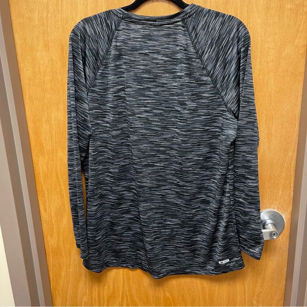 Reebok RBX performance Women’s 1X athletic shirt. Long sleeve X-Dri Black V neck - Picture 2 of 6